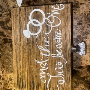 Diamond Knob Wedding Box Handler.